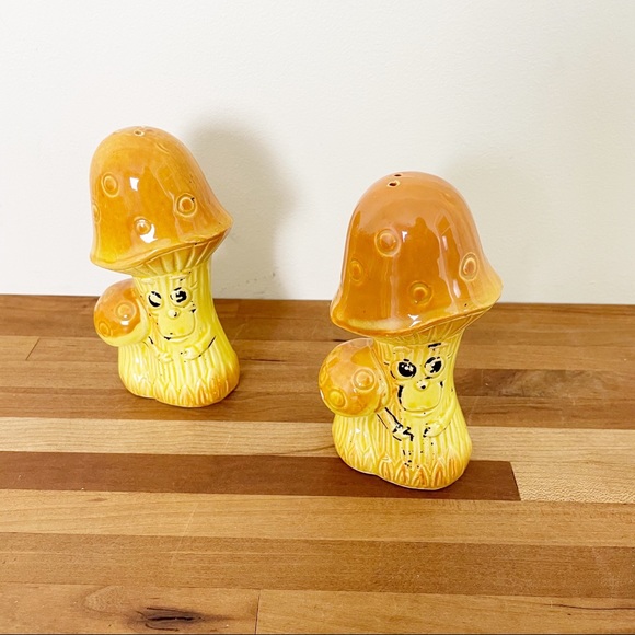 Vintage Anthropomorphic Happy Mushrooms S&P Shaker - Picture 1 of 12